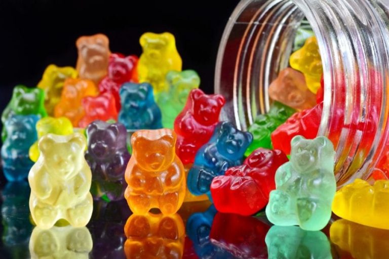 5 Reasons Why Everyone Is Obsessed With CBD Gummies