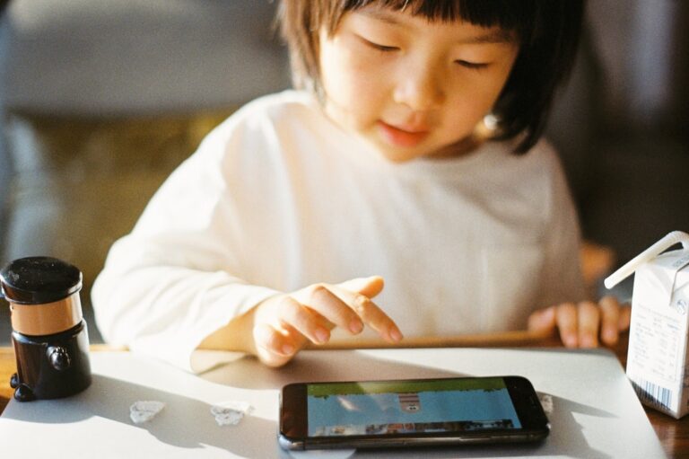 Ways to Help Your Children Limit Their Screen Time