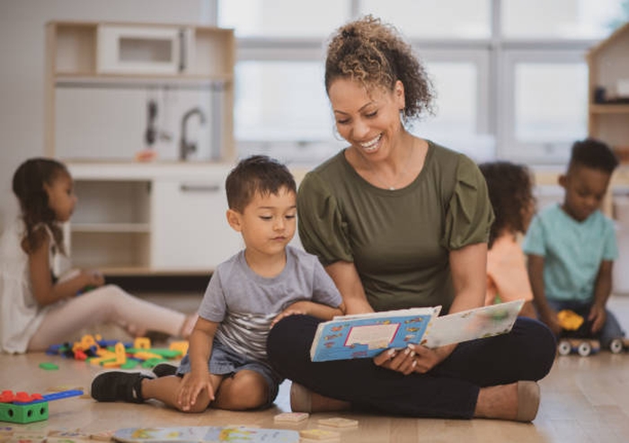 7 Benefits of Childcare Services for Working Parents
