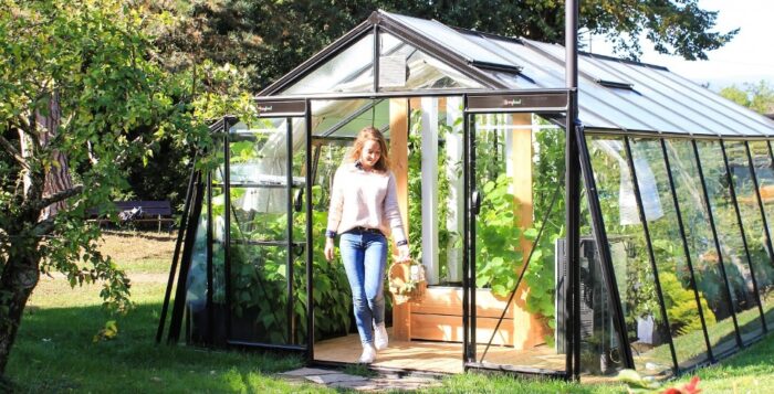How to Create a Sustainable Greenhouse – Guide 2022