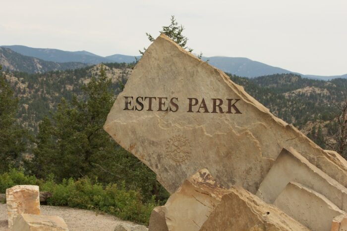 Découvrir la beauté et l’aventure d’Estes Park, Colorado : un guide complet