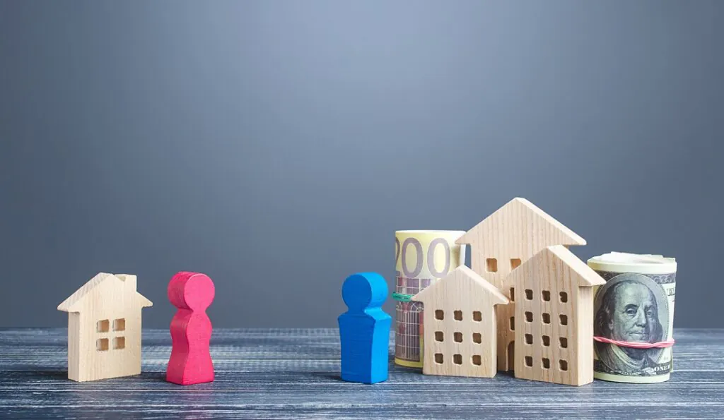 건설 주택 건설 회사는 단독 주택과 집합 주택을 비교합니다.
